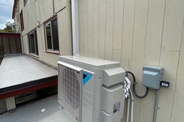 Daikin Heat Pump on Wall Bracket Daikin heat pump installed on a wall bracket with line hide for a clean, professional finish by Dave’s Heating.