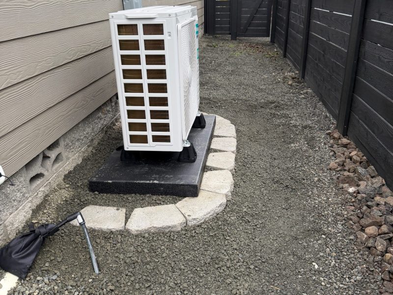 Outdoor Ductless Heat Pump Installation Outdoor ductless heat pump installed on a composite mounting pad by Dave’s Heating.